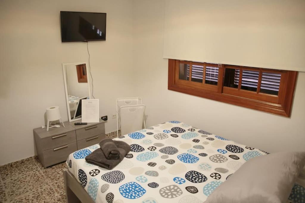 Amplia Casa 5 Habitaciones En Santa Cruz Con Zona Para Trabajar מראה חיצוני תמונה